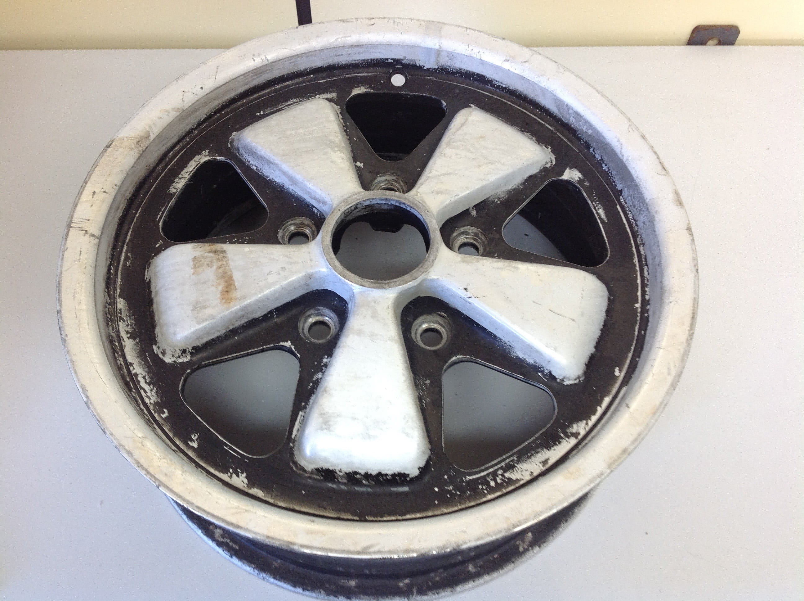 Restauro cerchi Porsche Fuchs - Dettaglio 6